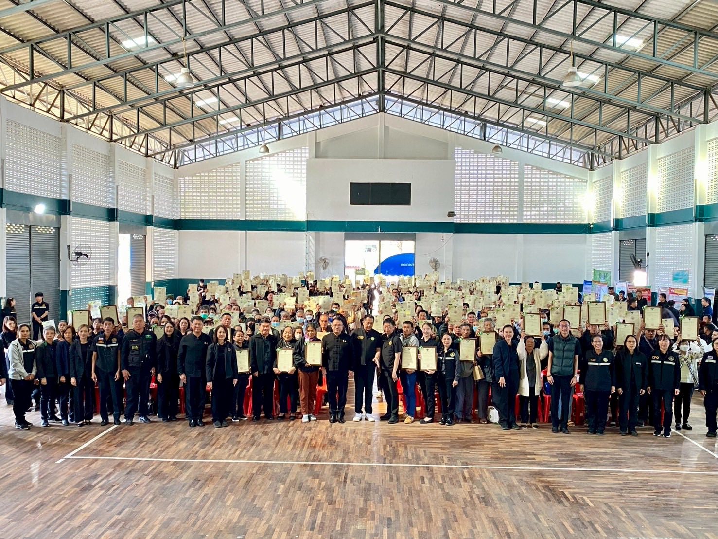 title - ส.ป.ก. มอบเอกสารสิทธิให้เข้าทำประโยชน์ในเขตปฏิรูปที่ดิน 420 ราย ประจำปีงบประมาณ พ.ศ. 2569 ในโครงการพัฒนาองค์ความรู้เกี่ยวกับสิทธิและหน้าที่เกษตรกรผู้ได้รับการจัดที่ดินในเขตปฏิรูปที่ดินก่อนรับมอบเอกสารสิทธิให้ใช้ทำประโยชน์ในเขตปฏิรูปที่ดิน ณ โรงเรียนแม่ตืนวิทยา ตำบลแม่ตืน อำเภอลี้ จังหวัดลำพูน